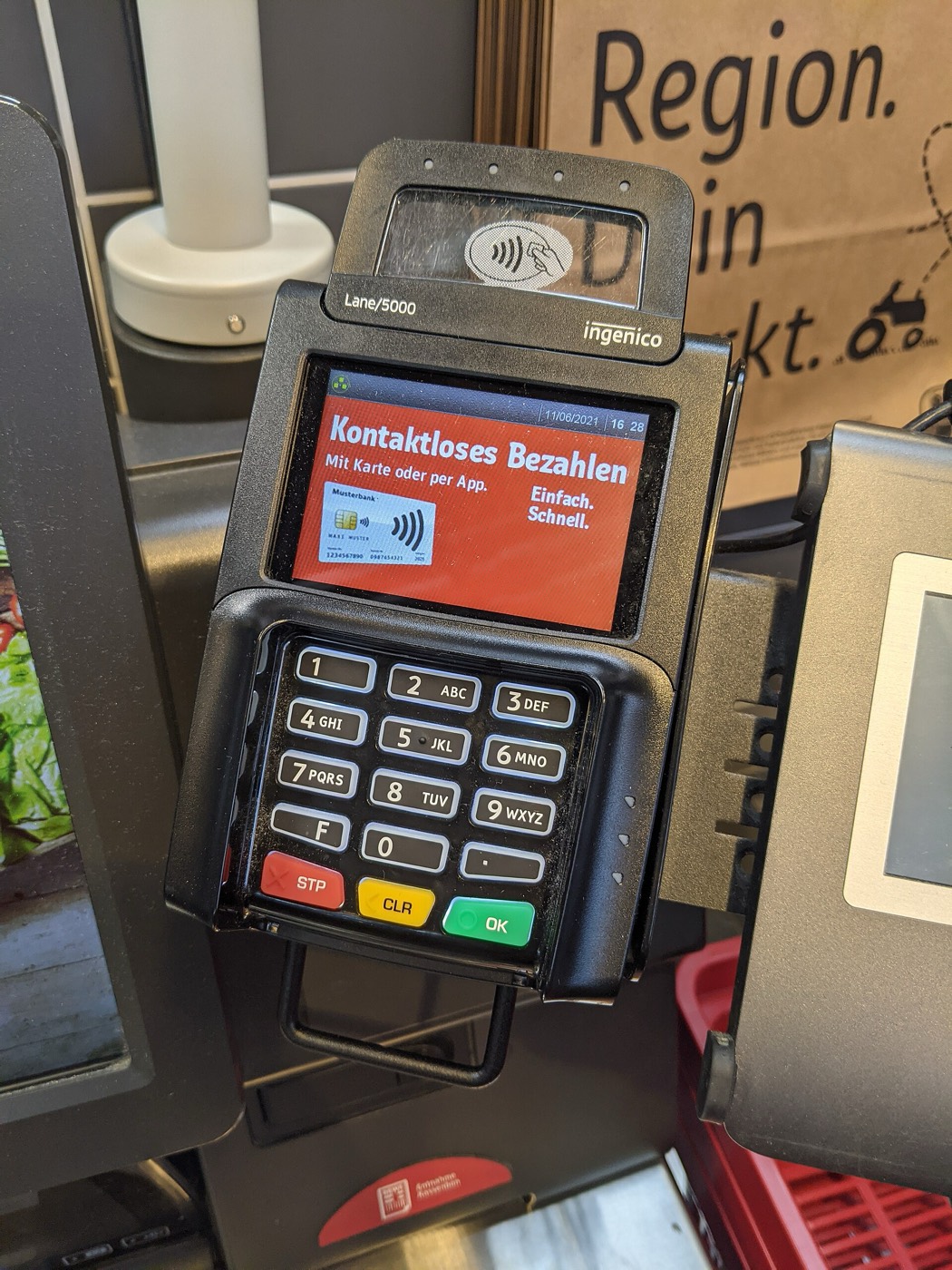 Betaalterminal bij een zelfscankassa